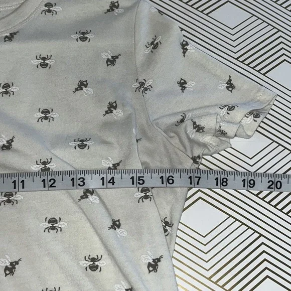 Zoe And Liv Bee Print T Shirt Womens Sz Small Off White Novelty Print Cotton - Picture 4 of 5